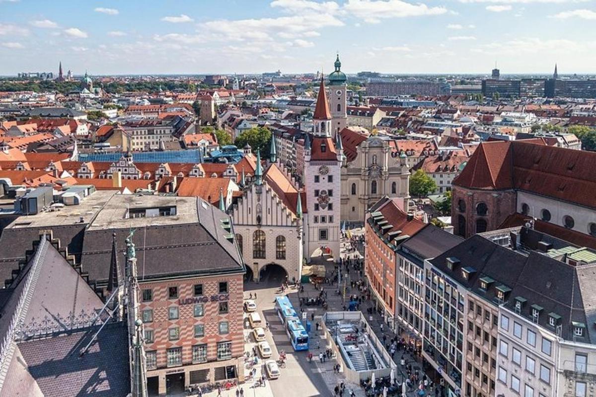 une vue aérienne d'une ville avec des bâtiments