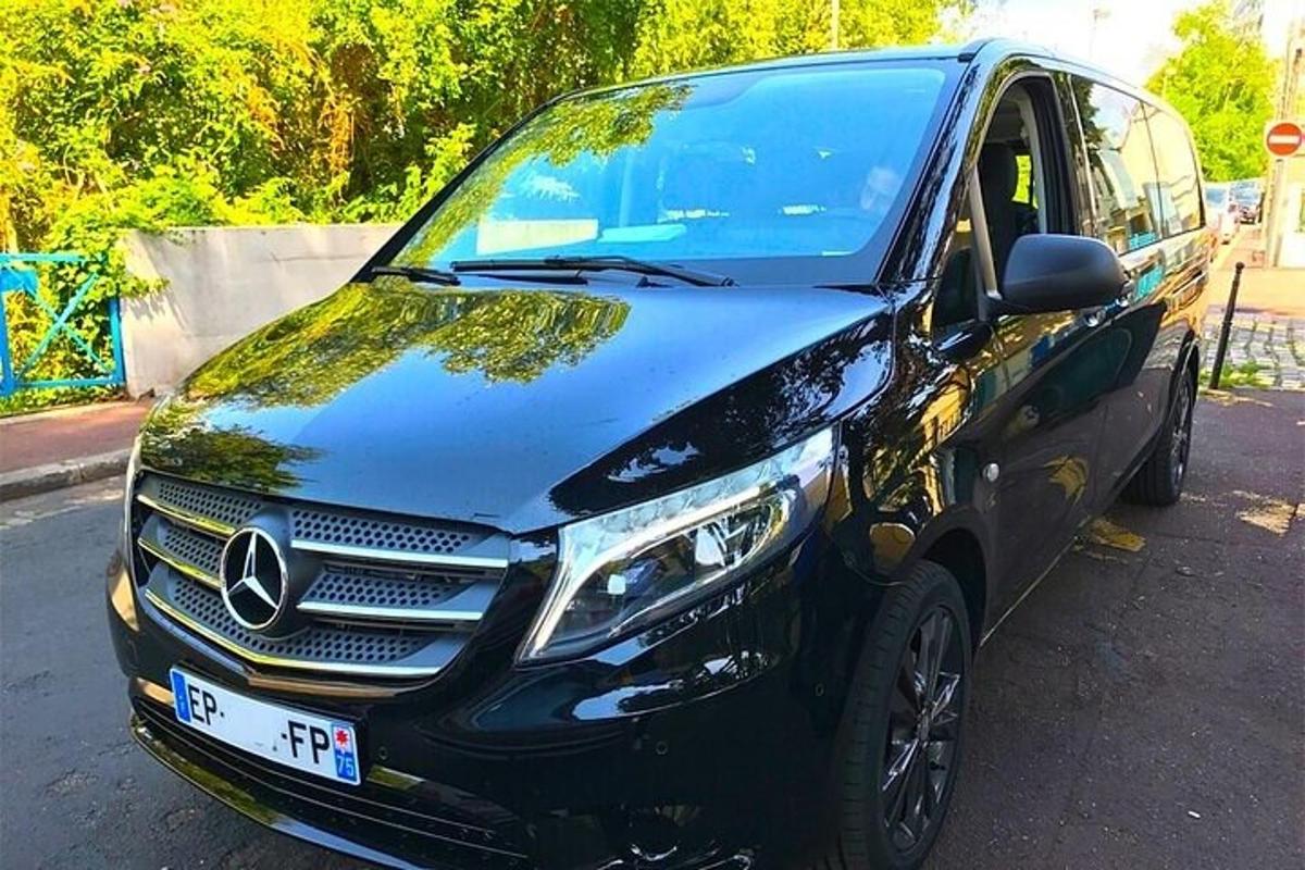 mercedes benz SUV parkiran na parkirišču