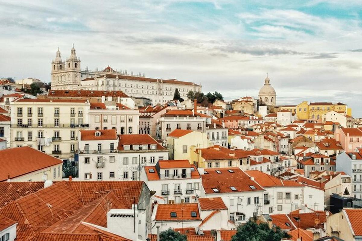 una vista di una città con edifici