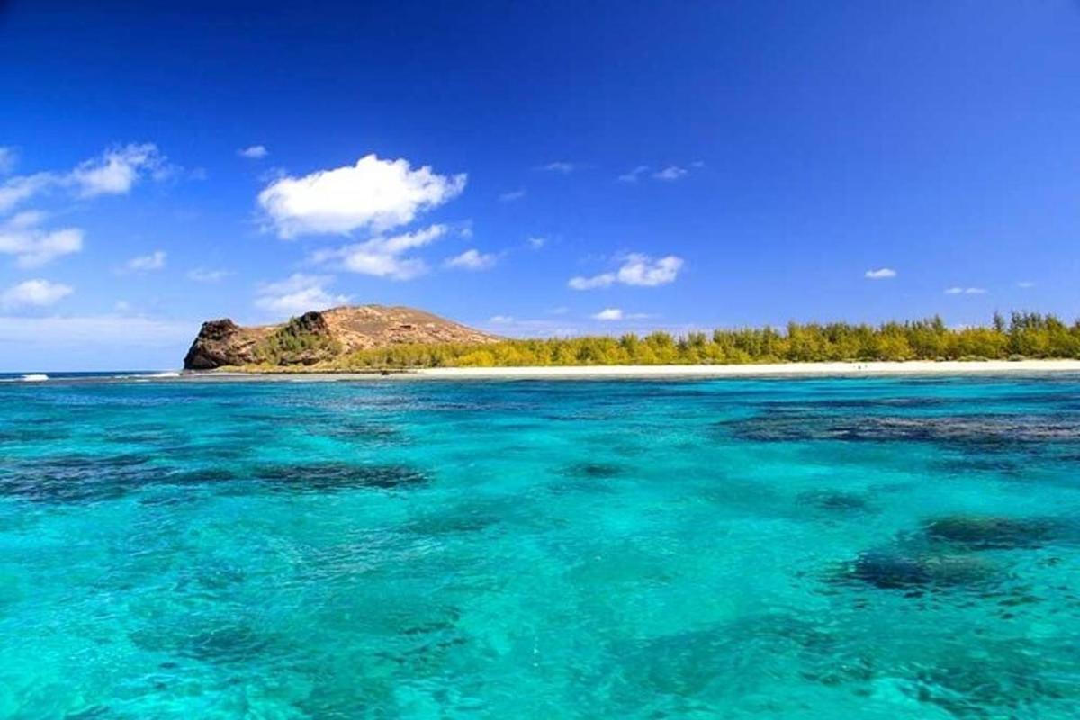 una vista d'una illa a l'oceà