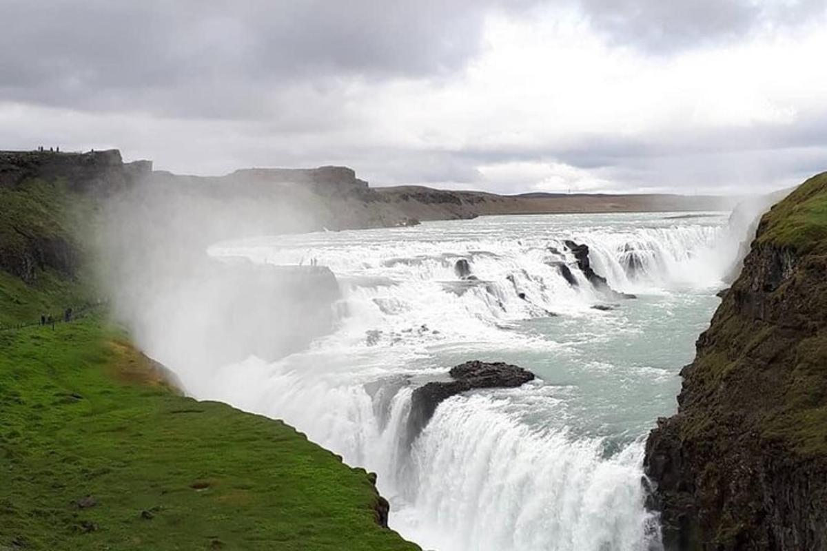 foss við bakka árinnar