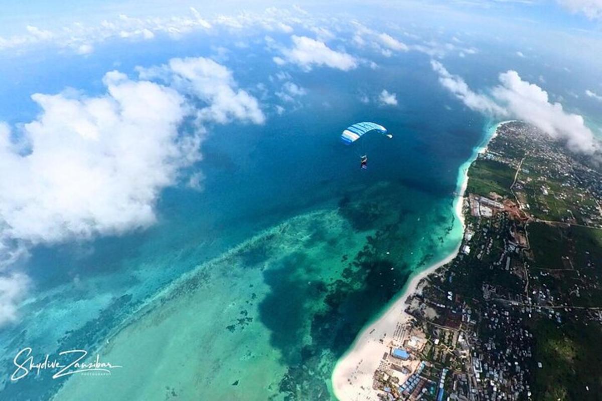 pemandangan udara pantai dan lautan