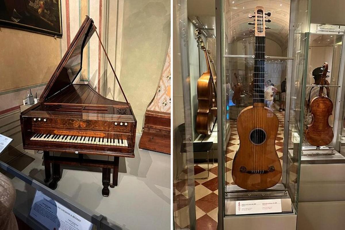 duas fotos de um piano e uma guitarra em uma vitrine