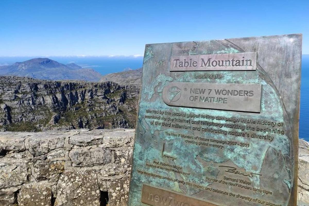 skilti efst á Table Mountain