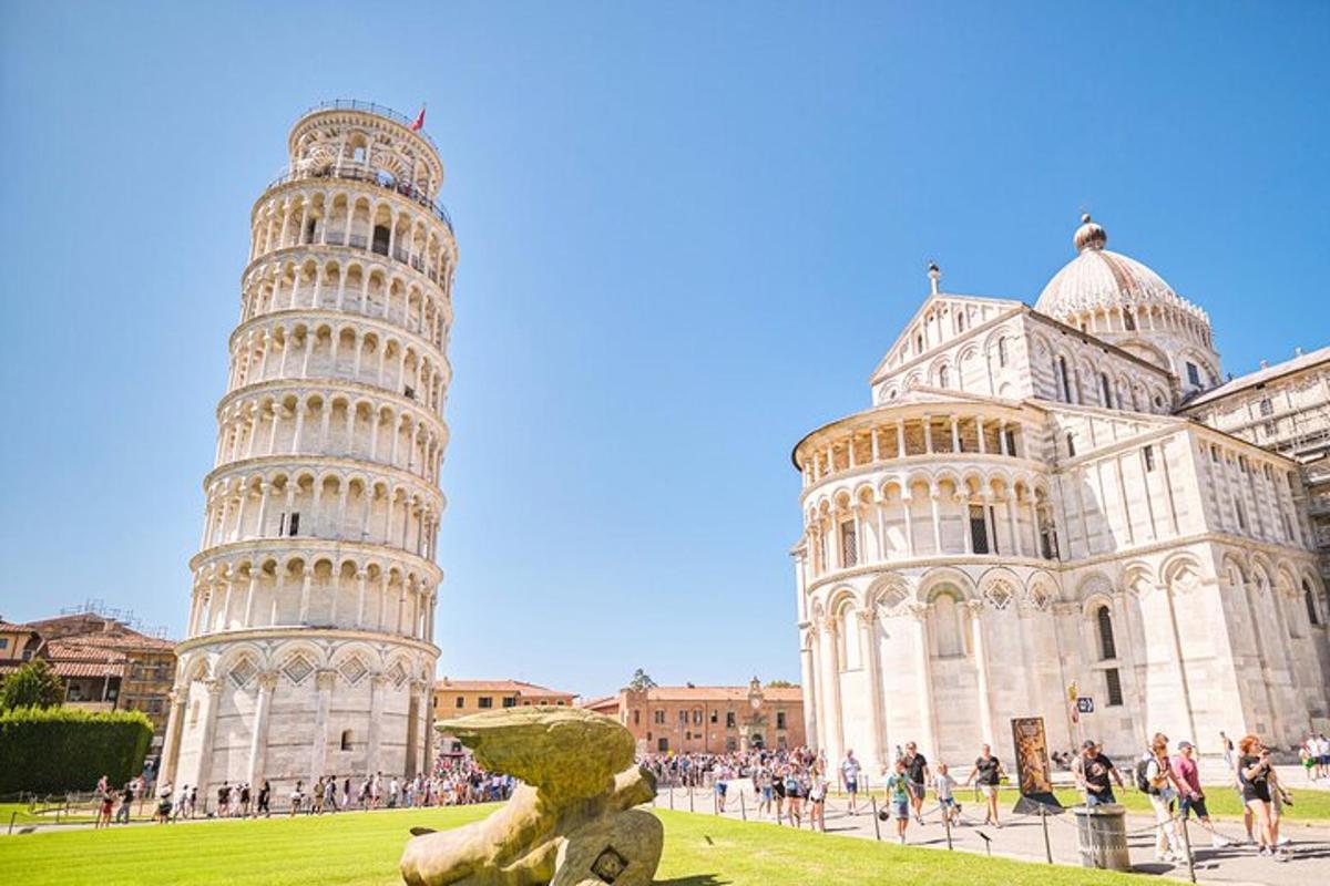 two towers of the leaning tower of pisa