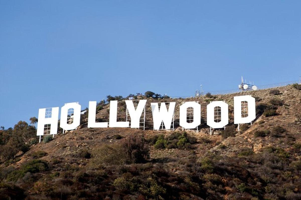 hollywoodski znak na vrhu hriba