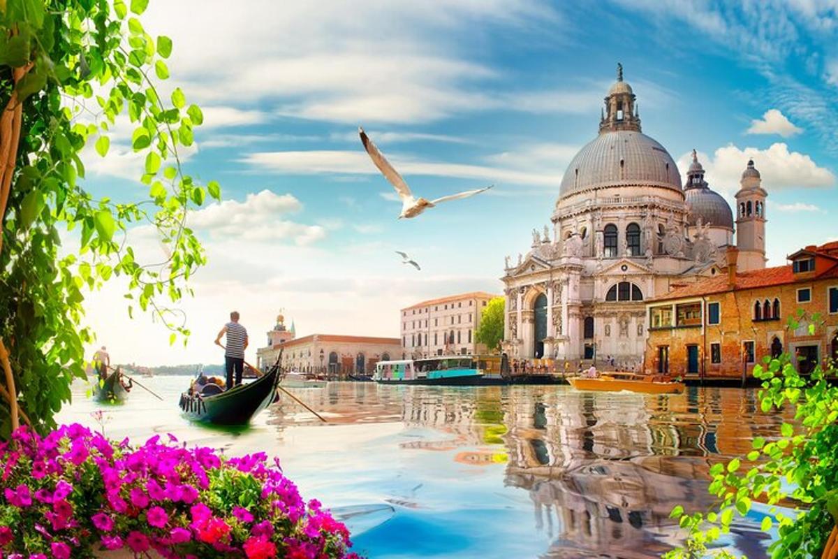 isang lalaki sa isang gondola sa tubig sa harap ng isang gusali