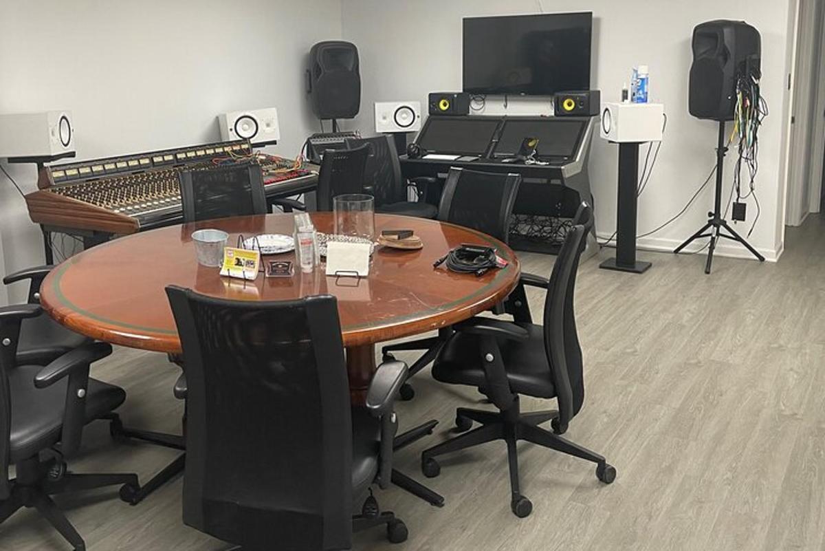 a room with a table and chairs and a keyboard