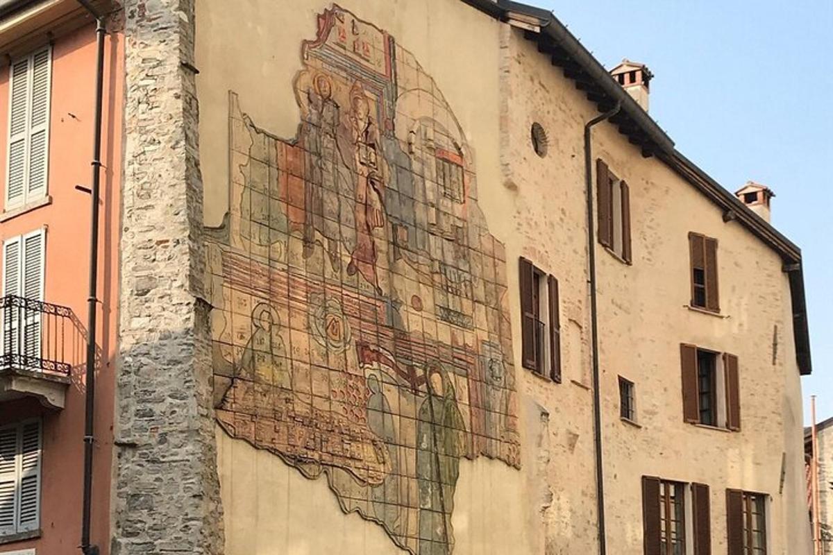 un murale sul lato di un edificio