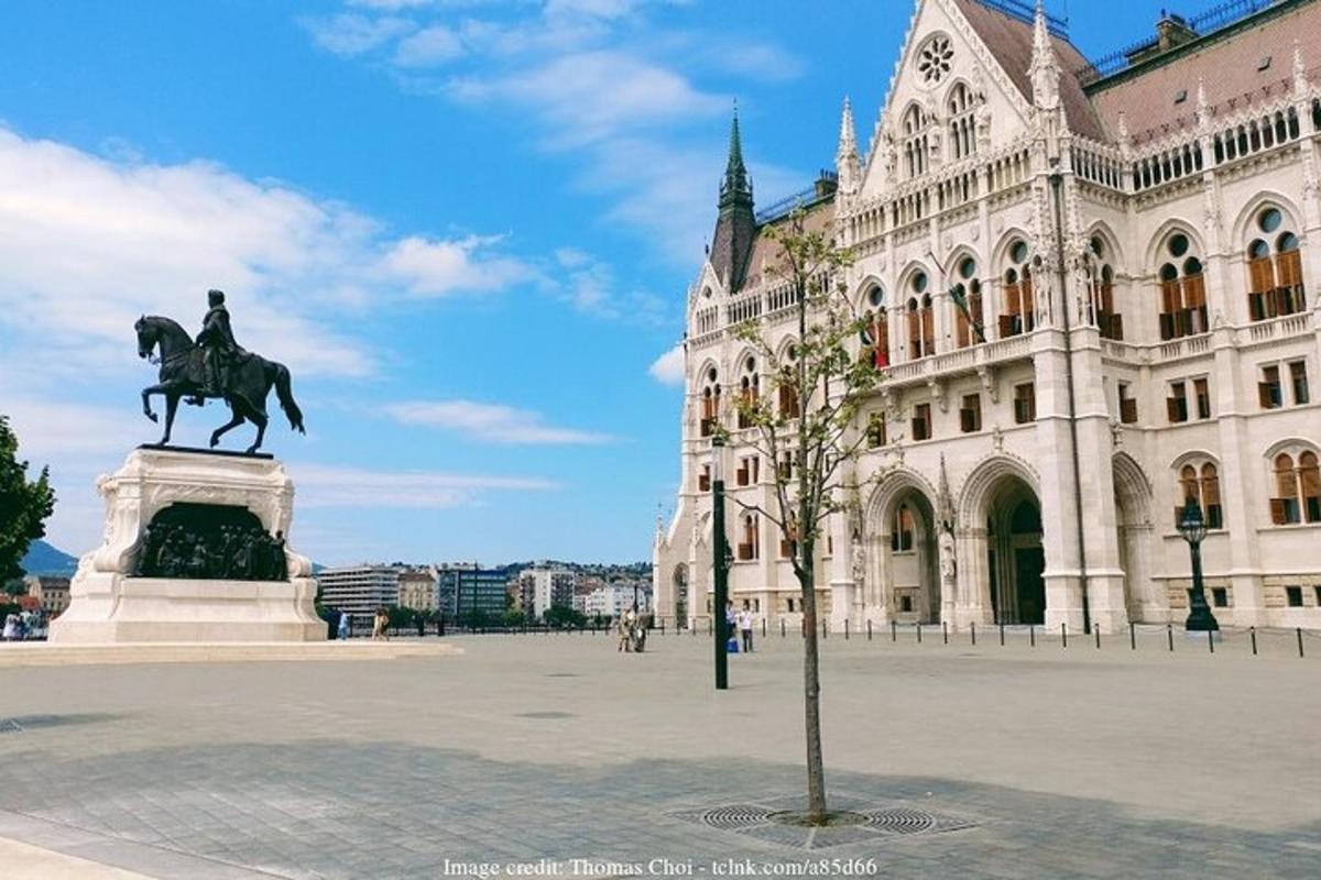 a statue of a man on a horse in front of a building