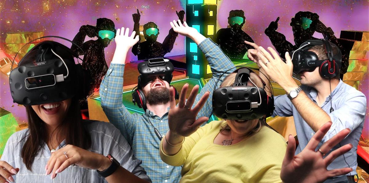 egy csoport ember virtuális valóság headseteket visel