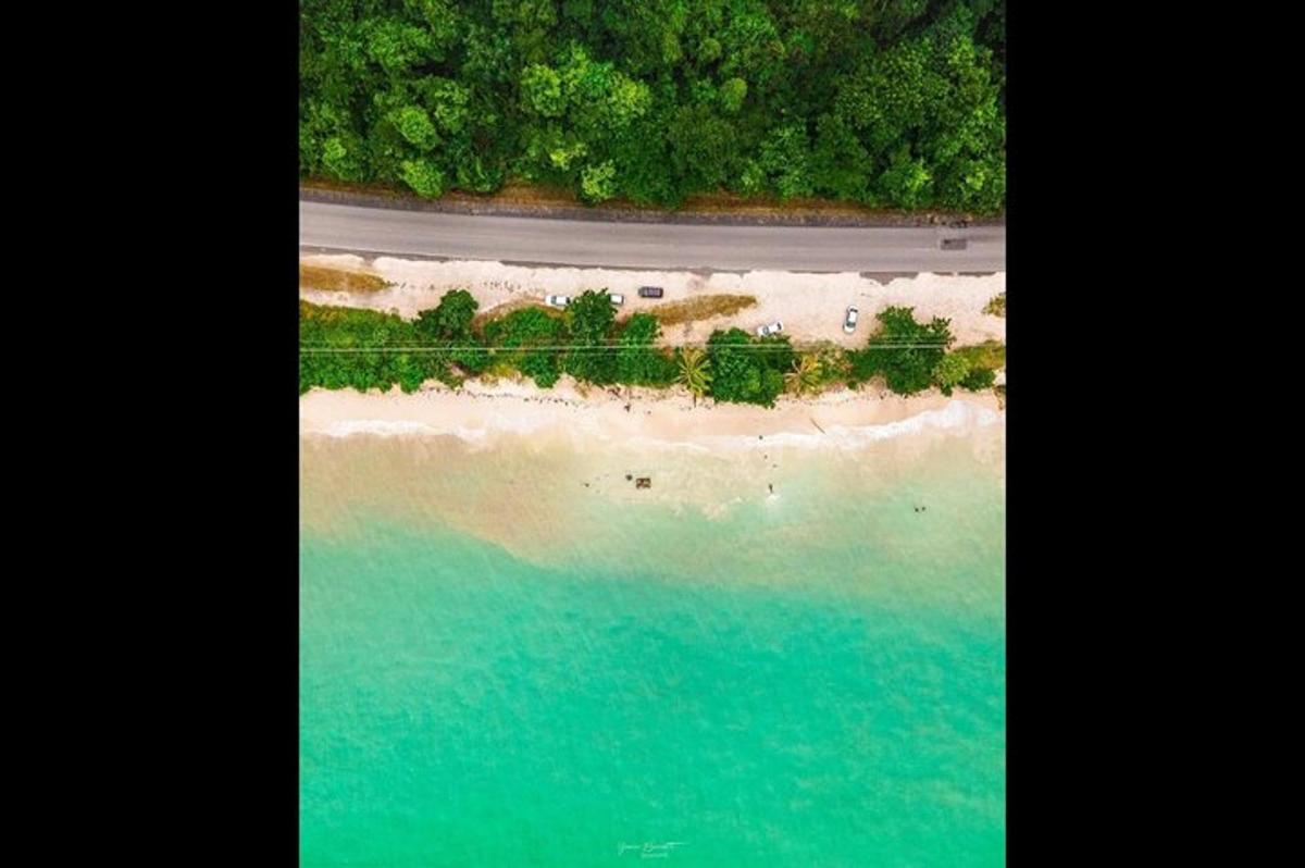 海滩和海洋的鸟瞰图