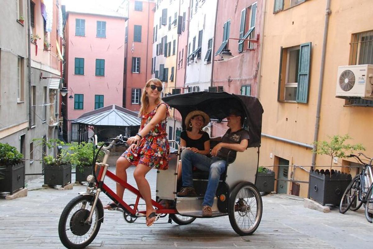 hópur fólks sem ríða í rickshaw