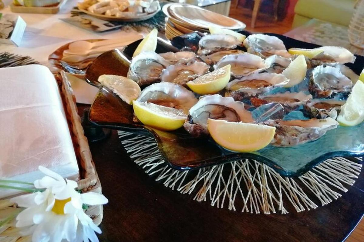 laual taldrik austreid ja sidrunilõike