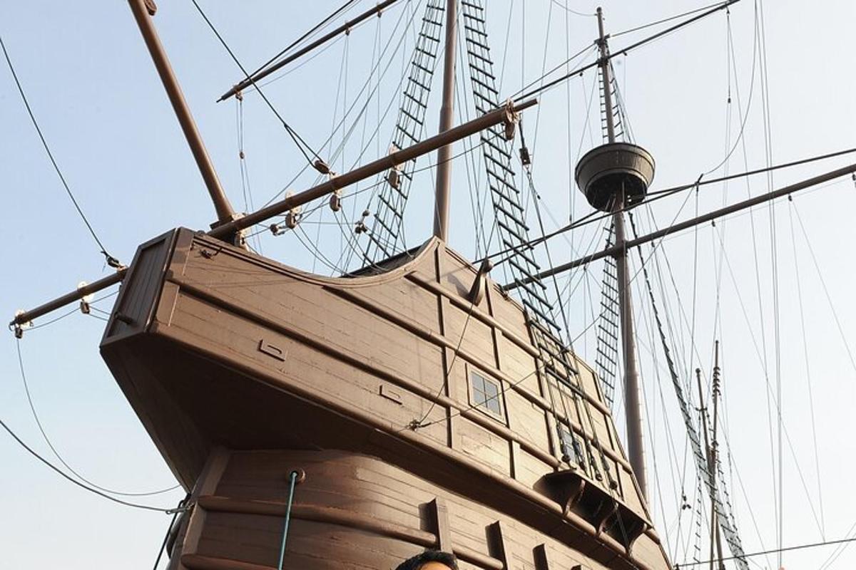 un primo piano dell'attrezzatura di una nave