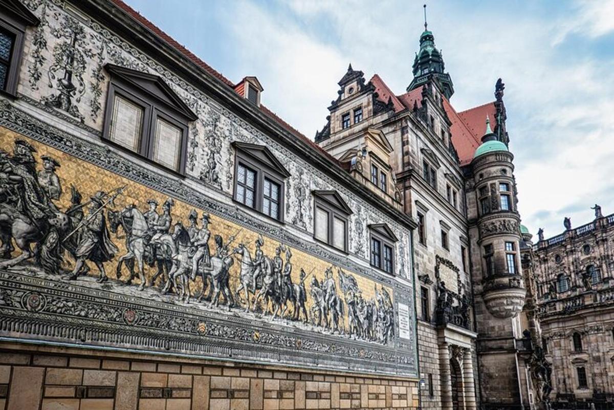 hoone, mille küljel on seinamaaling