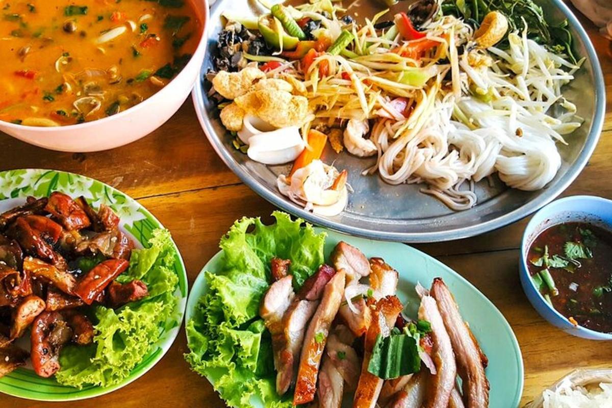 isang mesa na may apat na plato ng pagkain