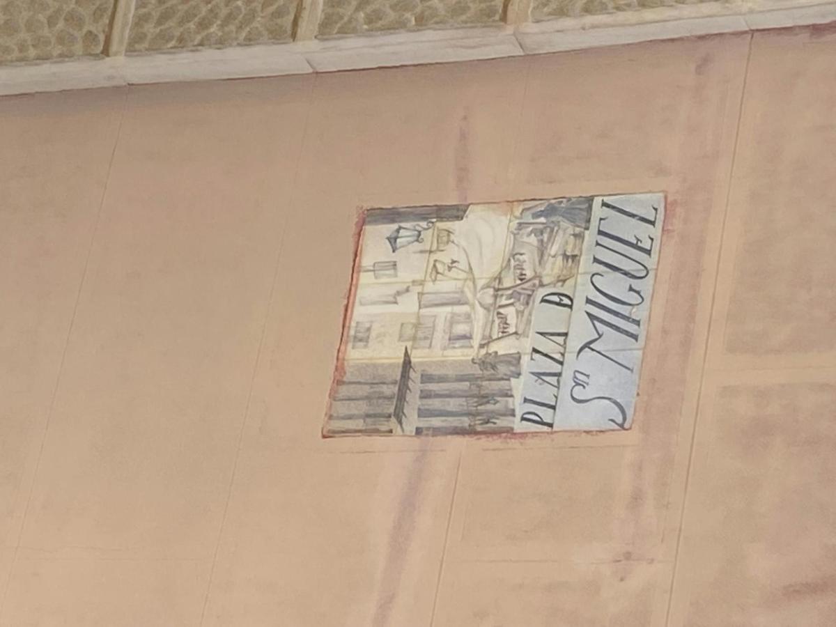 a sign on the side of a building on a wall