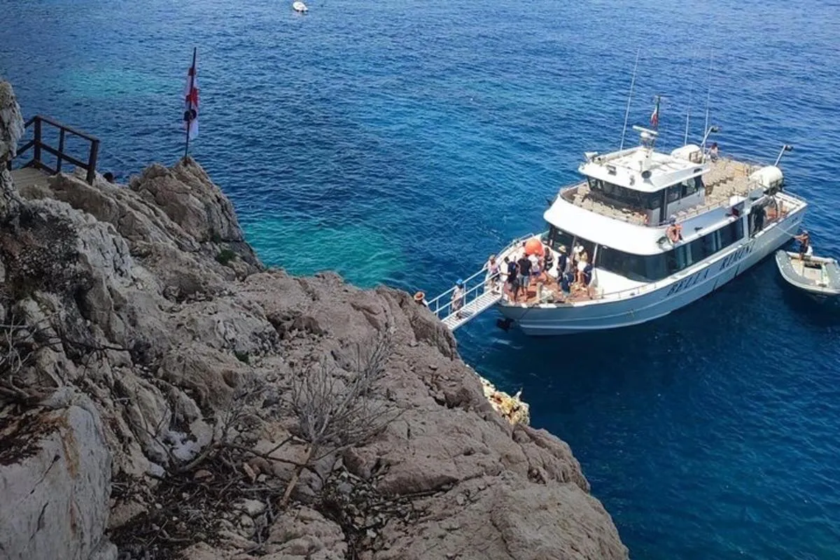 Egynapos vezetett hajótúra a Baunei-parton Arbataxból