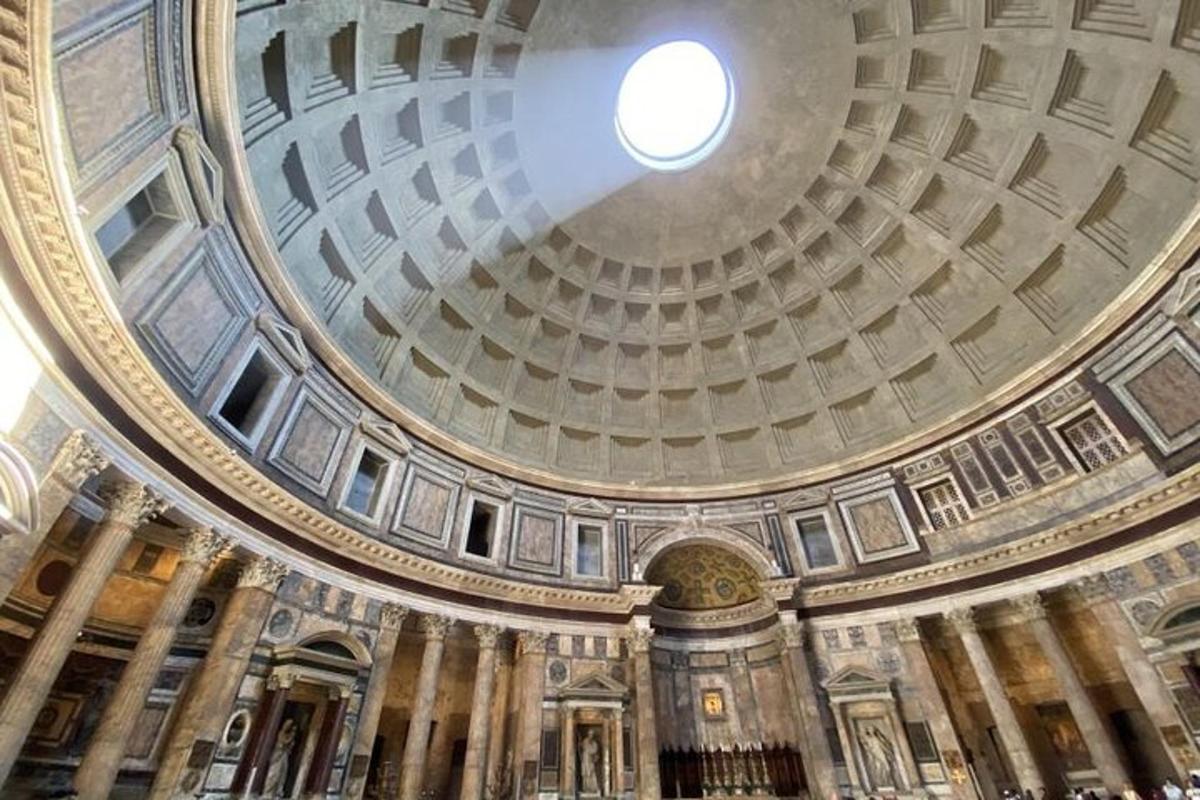 uma vista da cúpula de um edifício