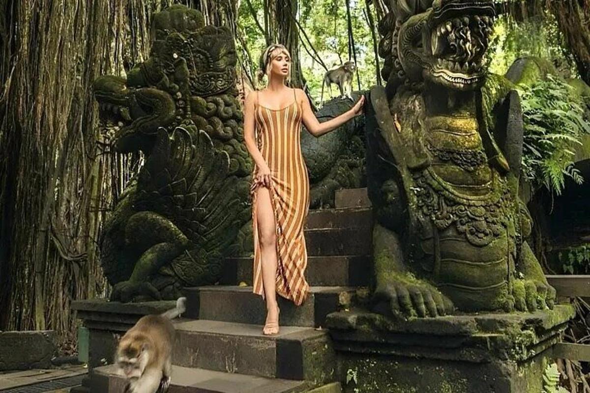 une femme en robe debout sur des escaliers avec un chien