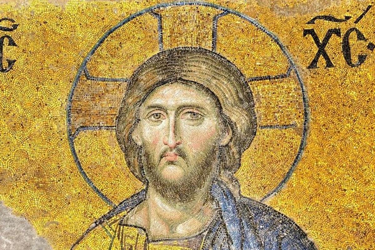 Žmogaus priešais kryžių mozaika