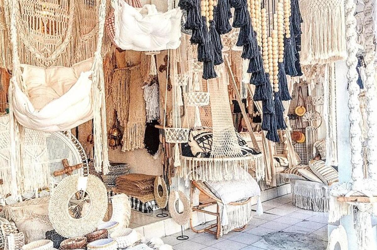 a room filled with lots of baskets and chairs