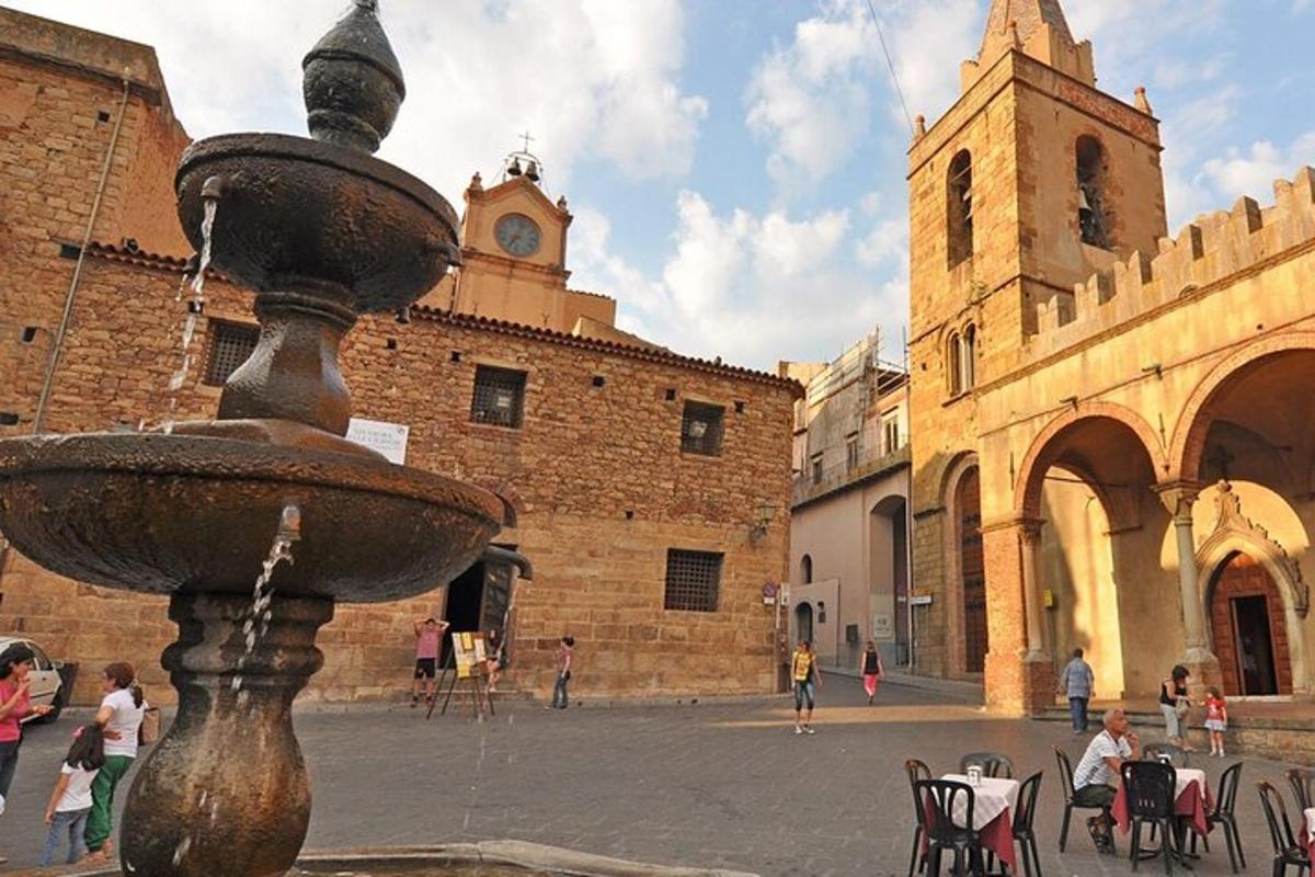 una font d'aigua al mig d'un pati