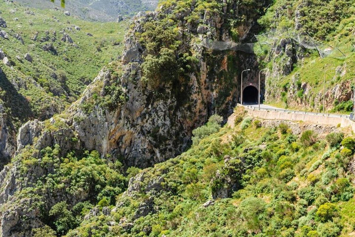 tunnel mäe küljel