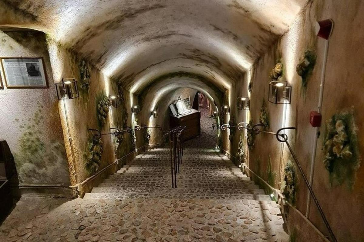 terowong lama dengan lorong dengan panjang terowong