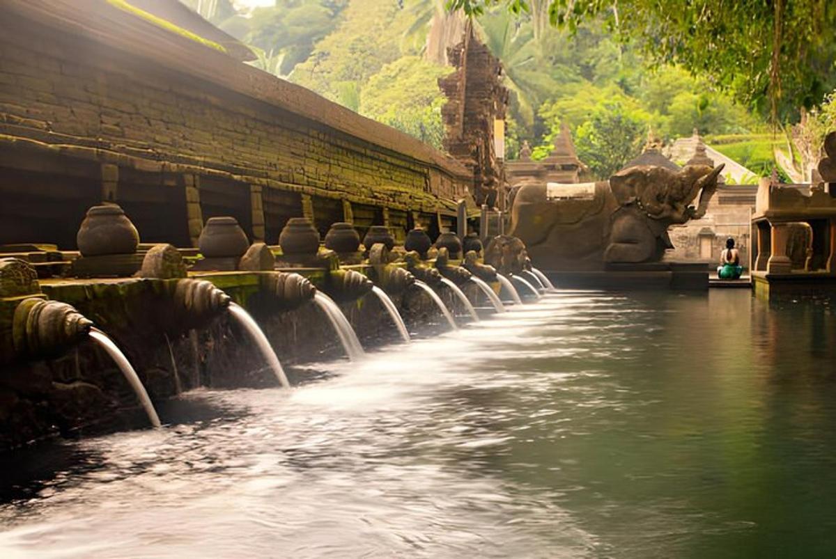 deretan mata air di sungai