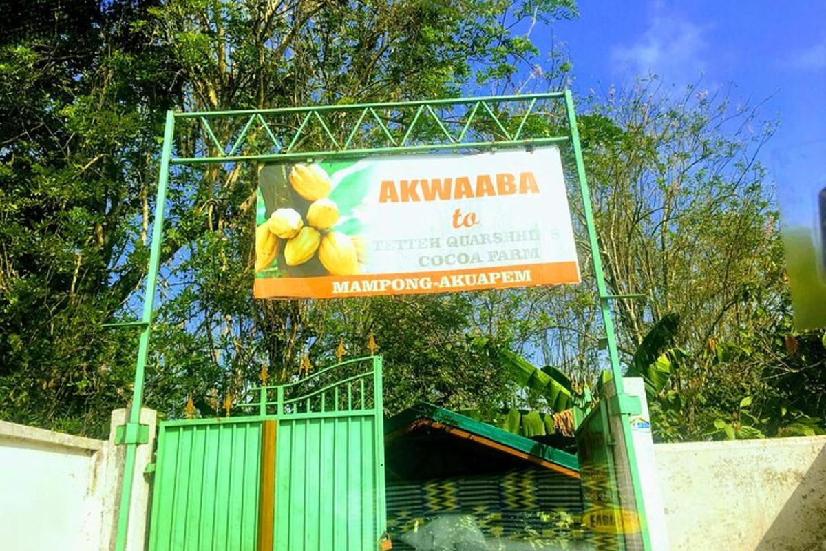 tanda untuk loc akawapa di belakang pintu pagar