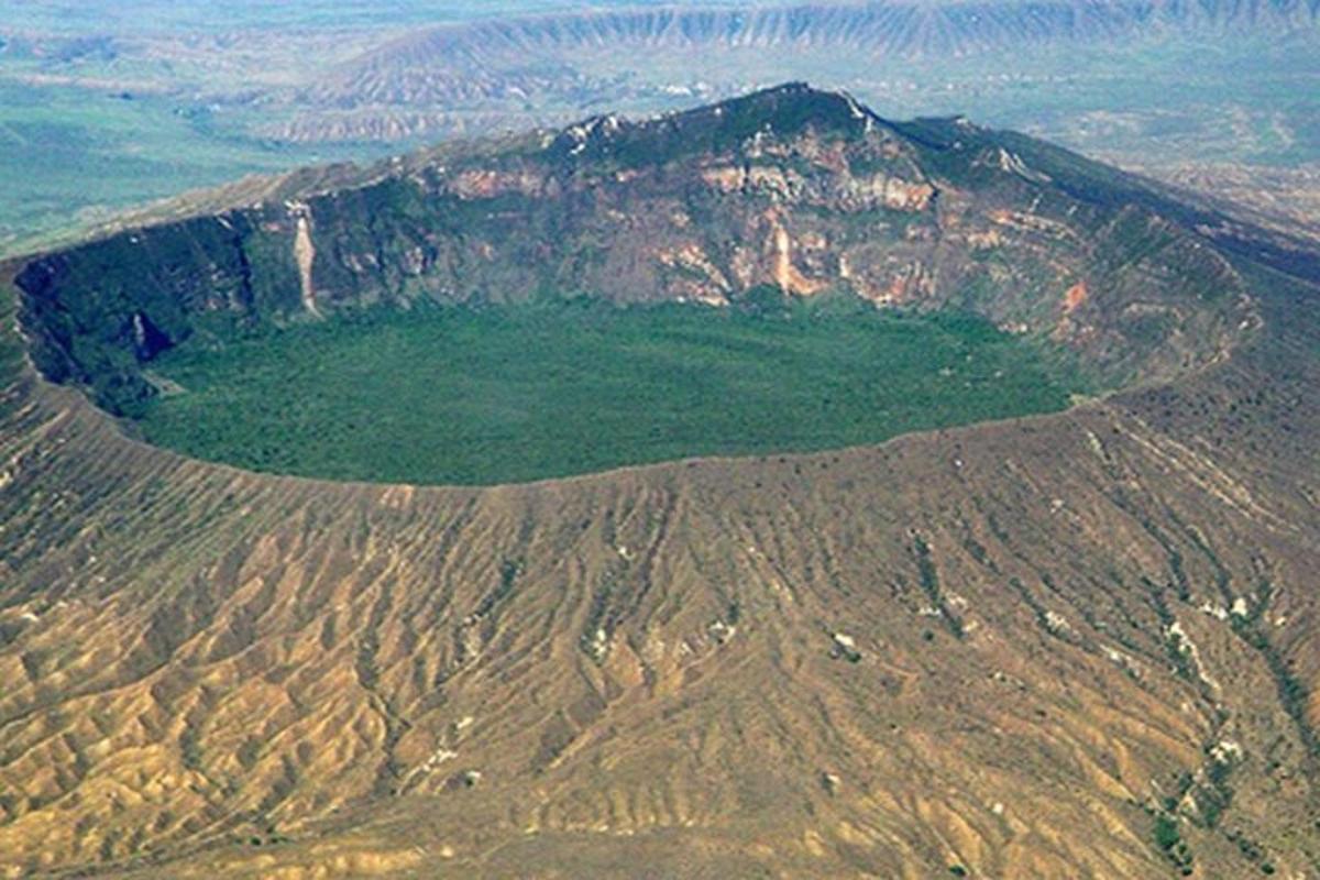 sebuah pulau di tengah gunung