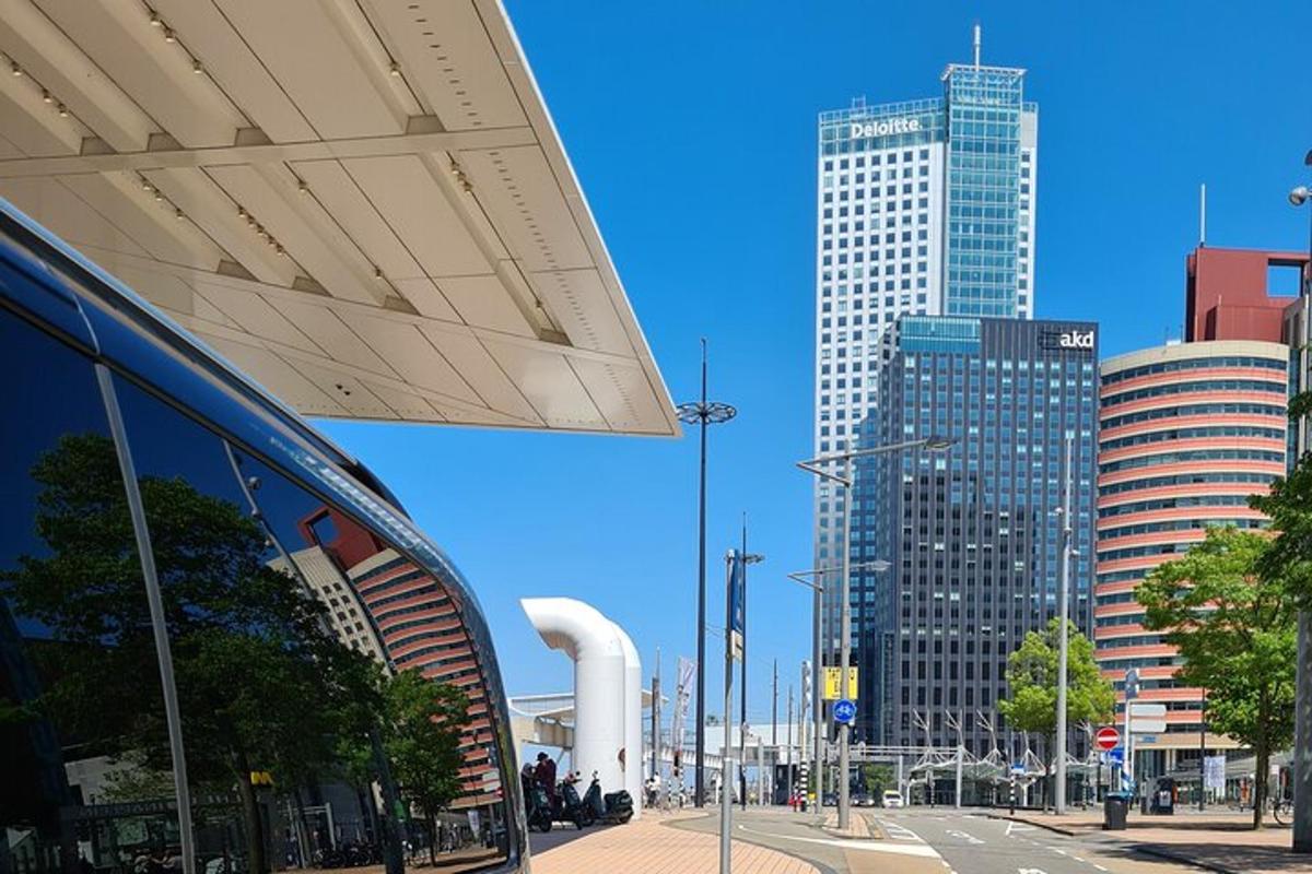 una vista di una città con edifici alti