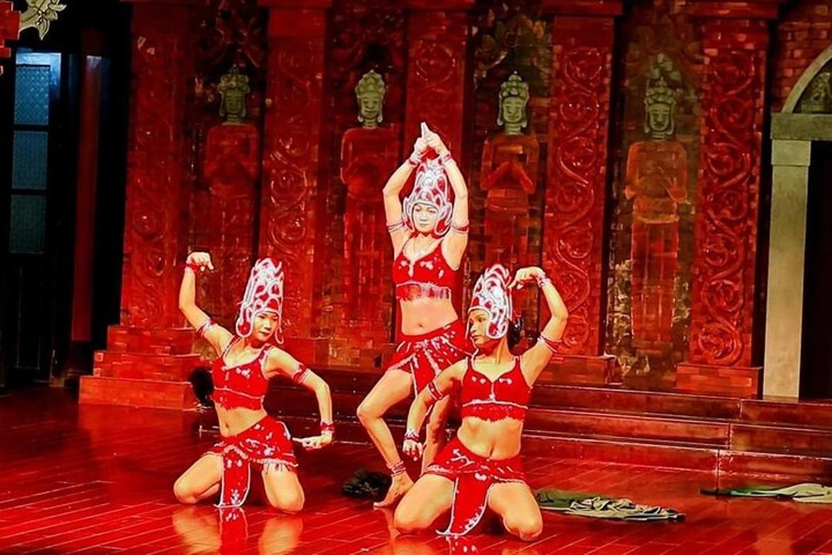 un gruppo di donne che eseguono una danza su un palco