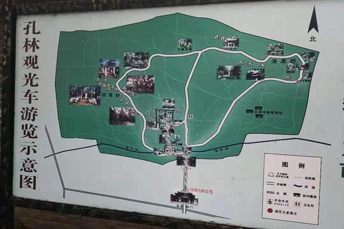 egy tábla egy park térképével