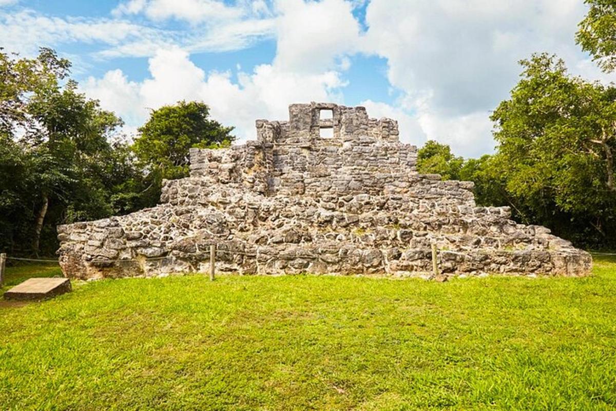 an old stone building sitting in the grass