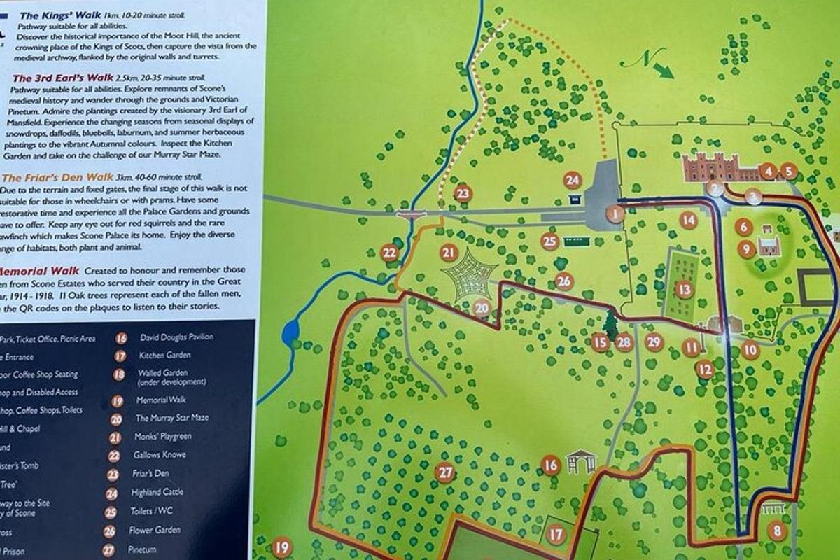 uma placa com um mapa de um parque