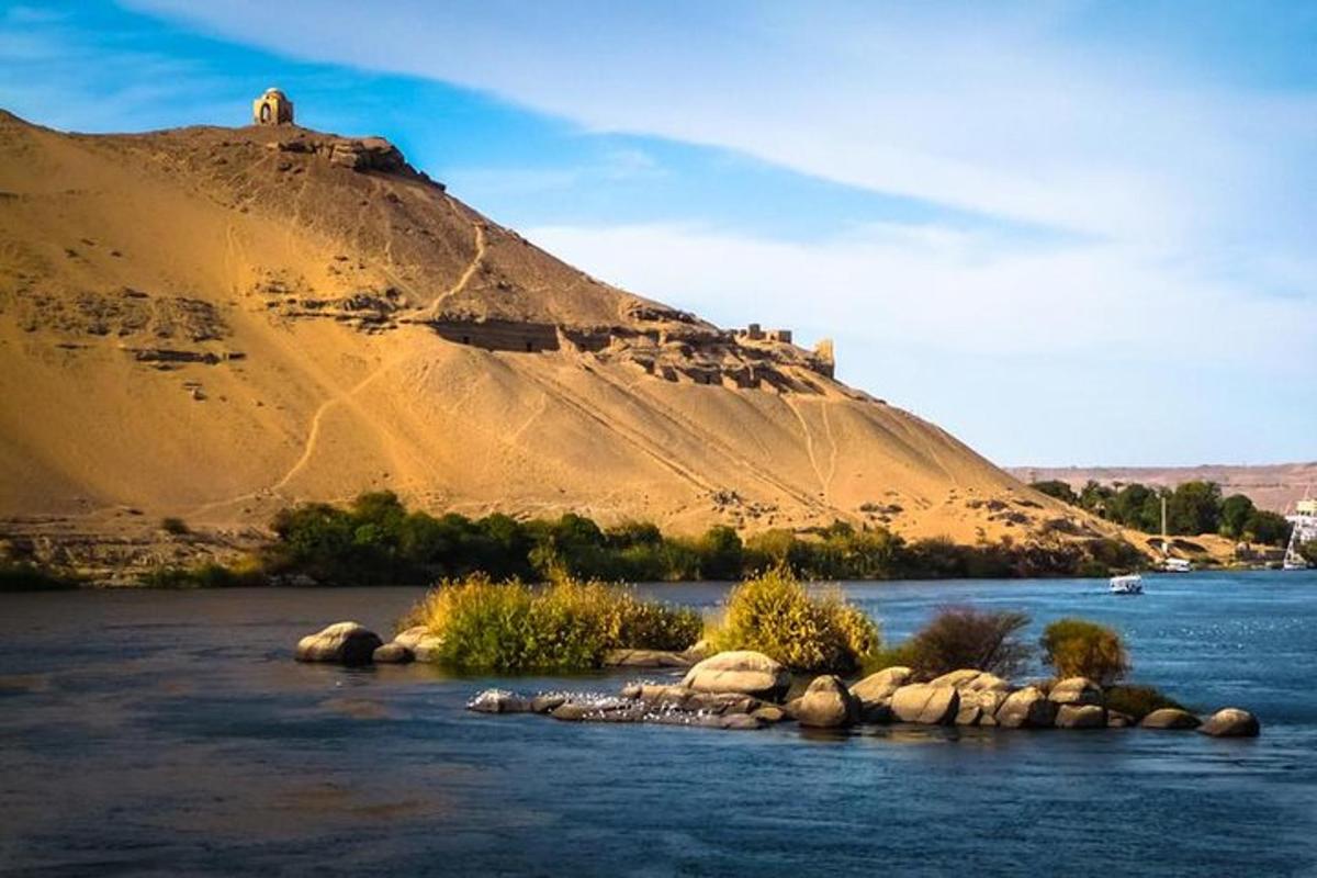 планина која се налази поред водене површине