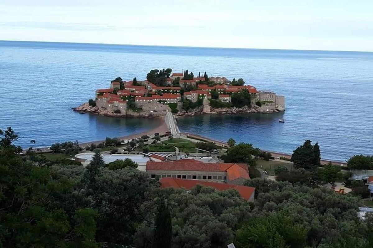 otok sredi vodnega telesa