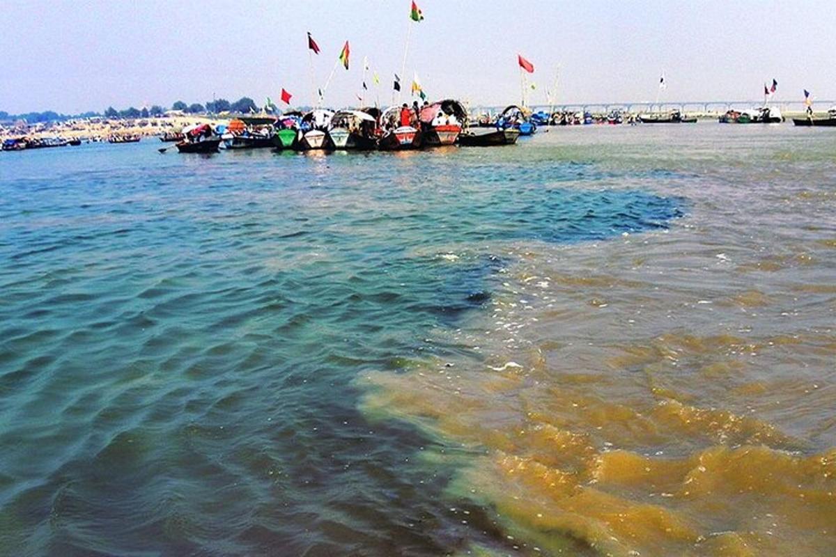 a group of boats sitting in the water