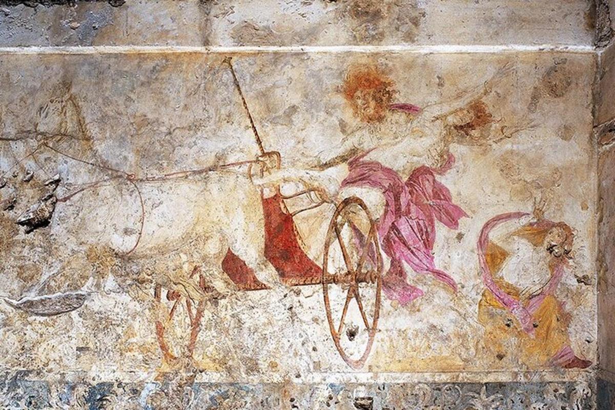 una paret amb una pintura d'un home muntant a cavall