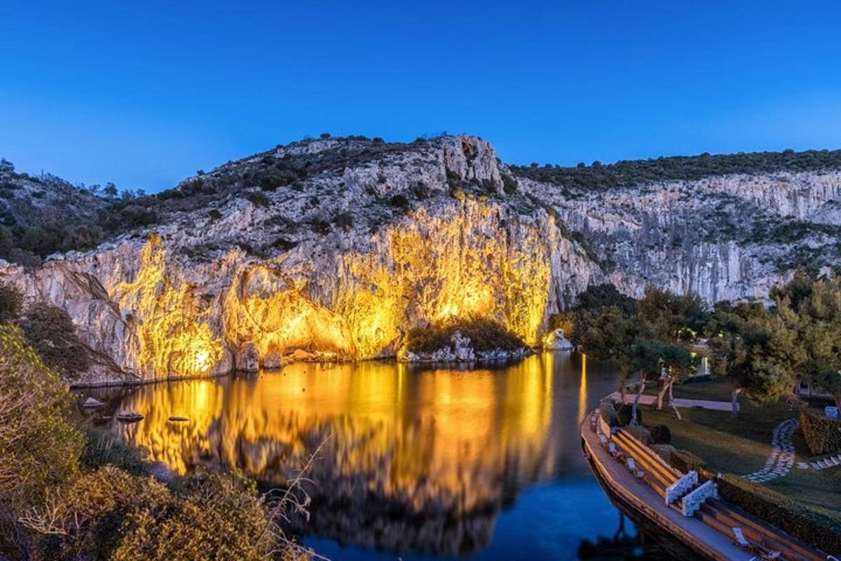 pohled na jezero s horou