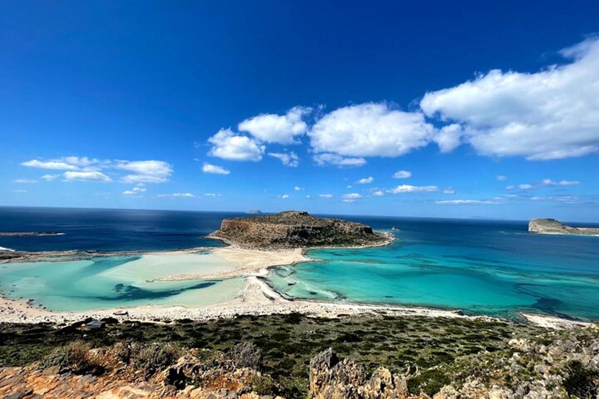 海の真ん中にある島