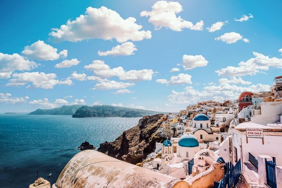een uitzicht op de Amalfikust in Positano