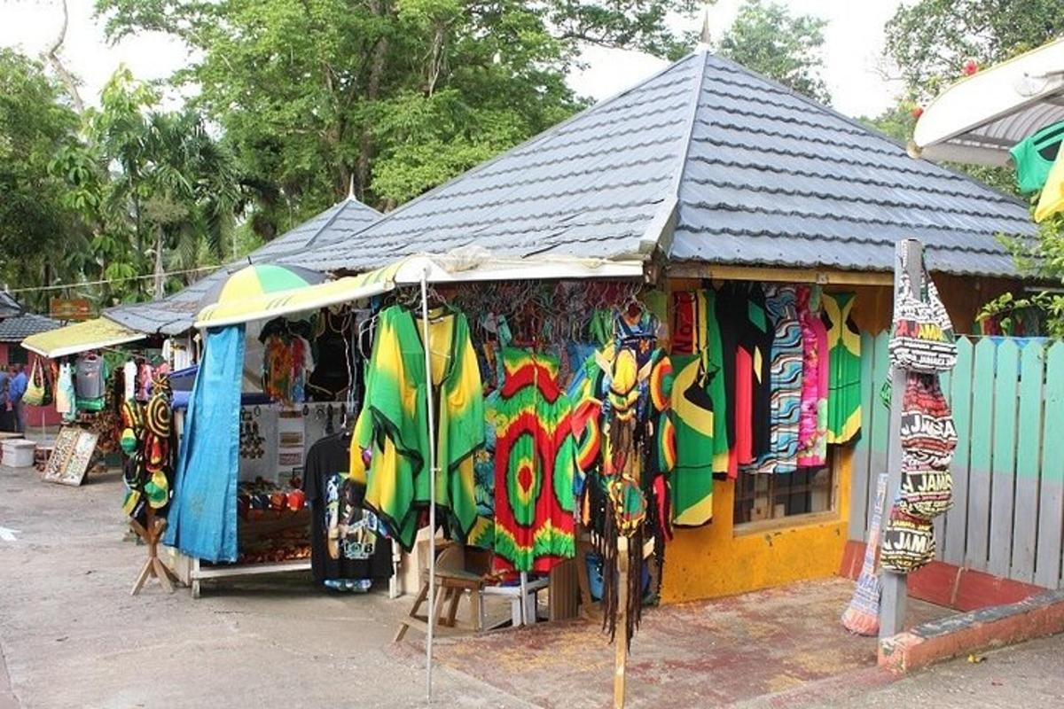 un magazin cu o grămadă de plăci de surf în față