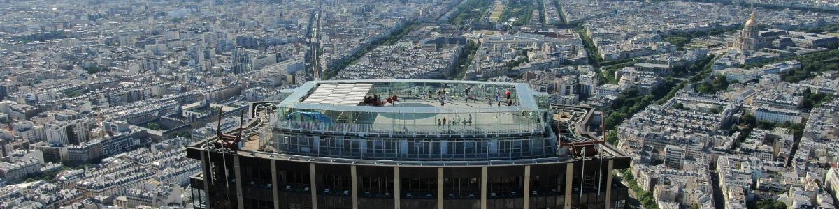 建物の最上階の航空写真