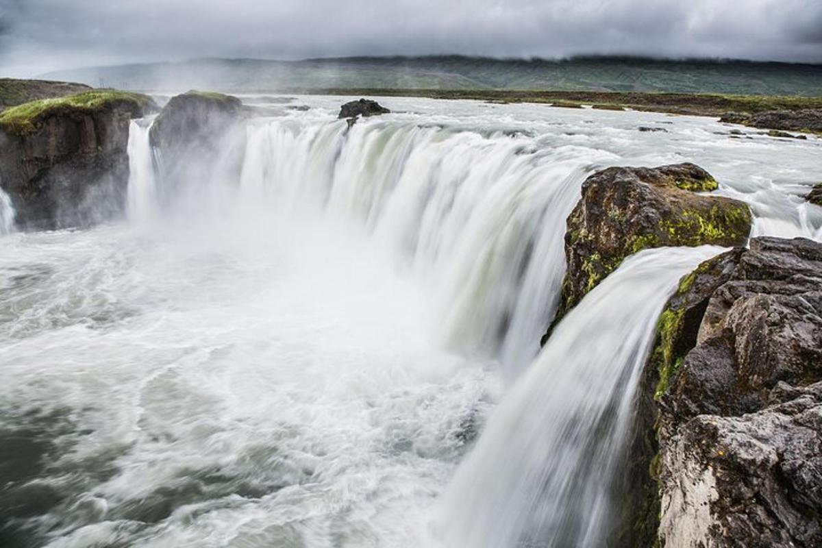 foss við bakka árinnar