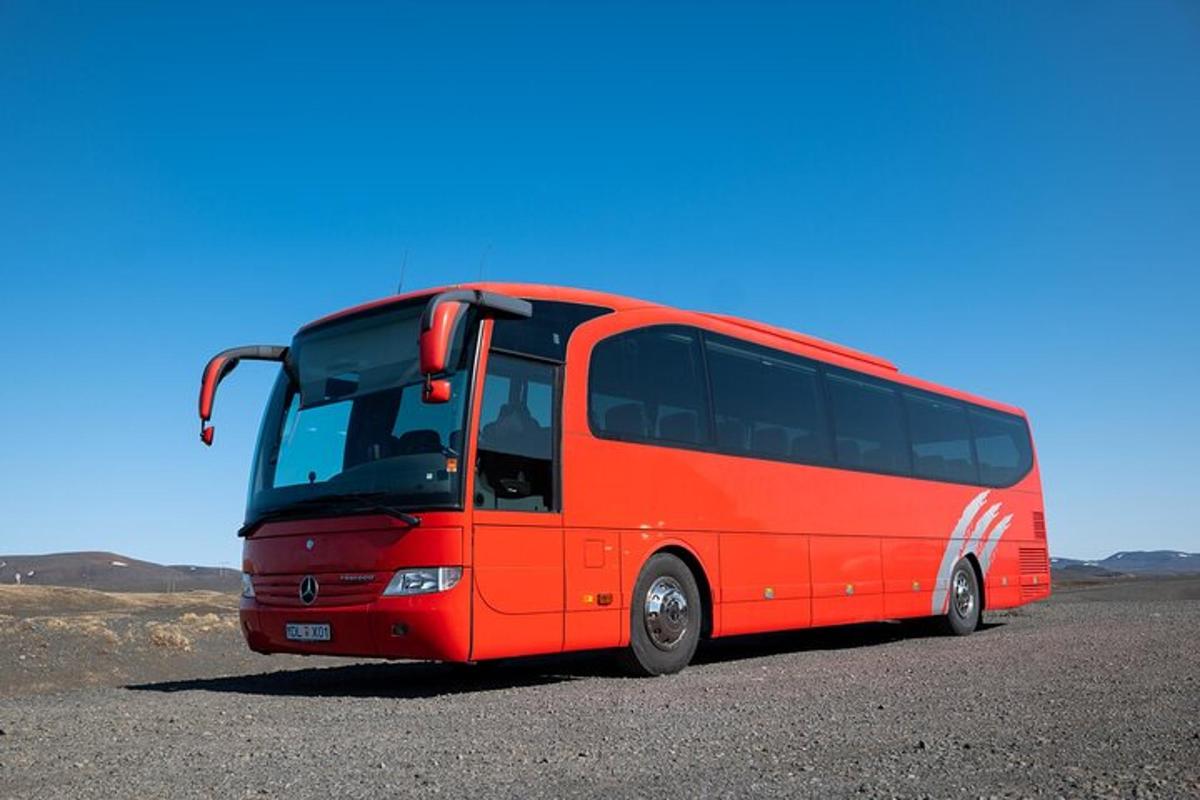 Rauður rúta er lagður í eyðimörkinni