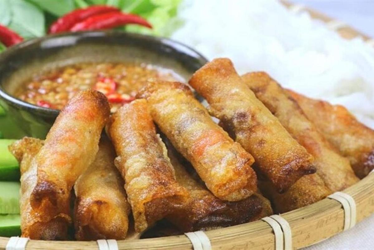 sebakul makanan dengan semangkuk sup